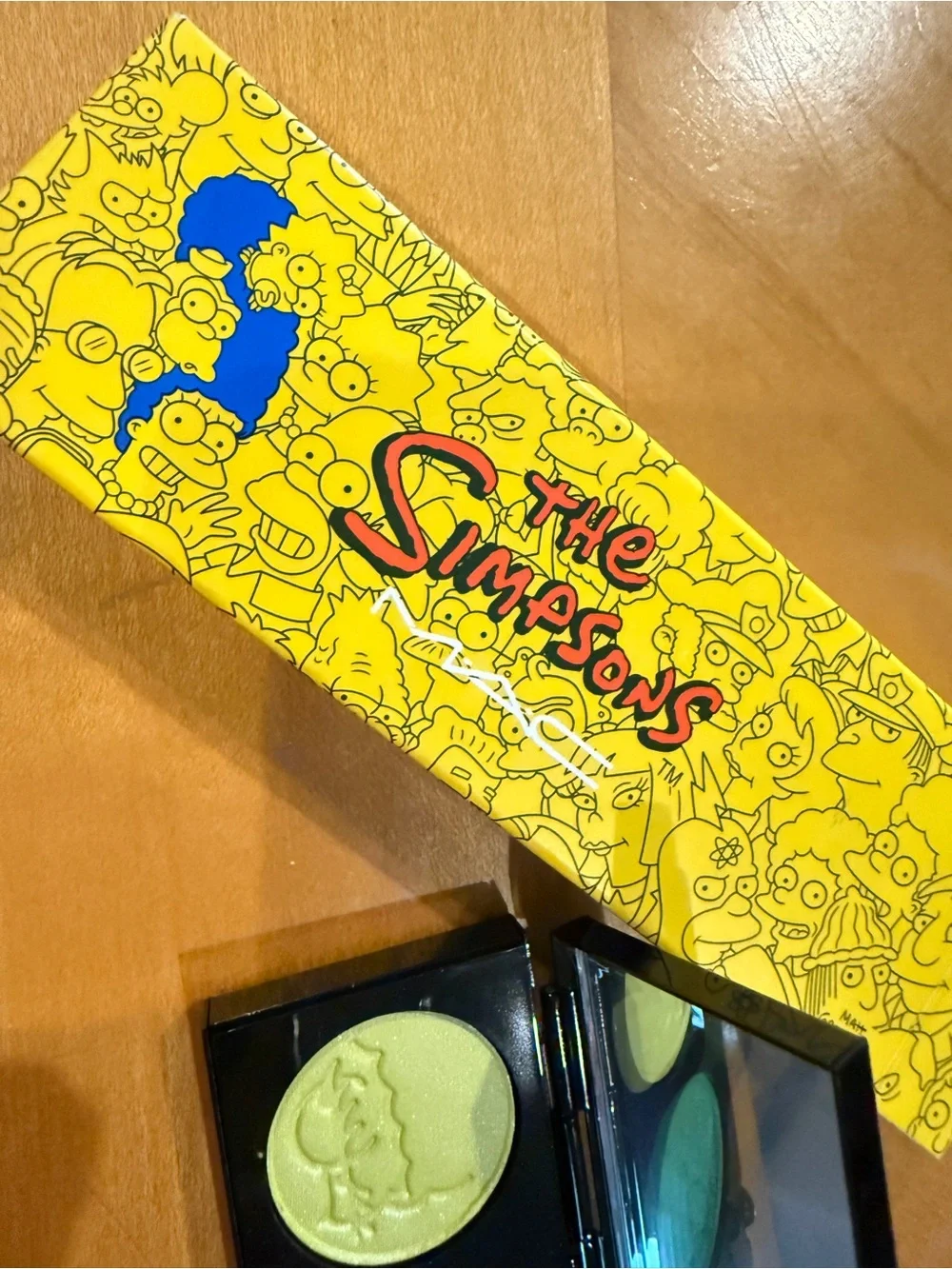 MAC Cosmetics. Eyeshadow set The Simpsons 2014 NWT